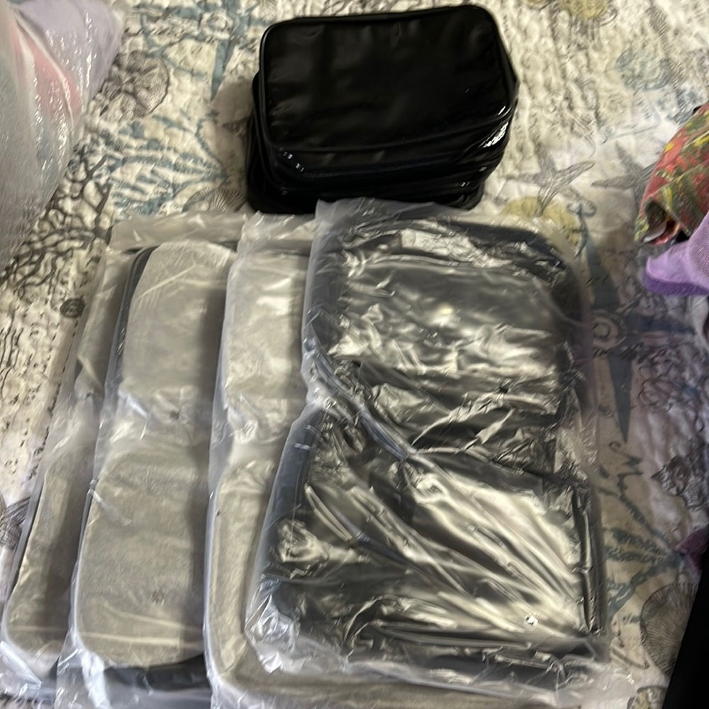 make up bags 6 total 4 in bags still